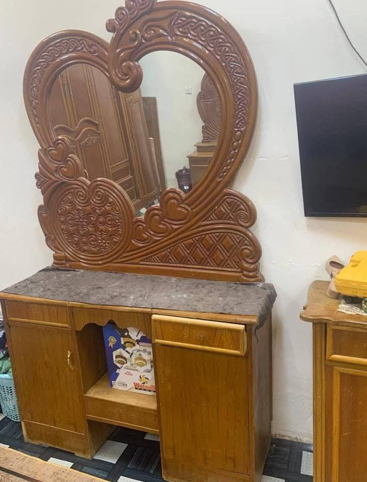 غرفه نوم متكونه من سبع قطع السعر 900 وبيهه مجال
يرادله صبغ ويدات فقط والدواخل كلش نصيفه


**إذا كنت صاحب هذا الإعلان وتريد حذفه لأي سبب، رجاءا أرسل رسالة إلى الدعم الفني**