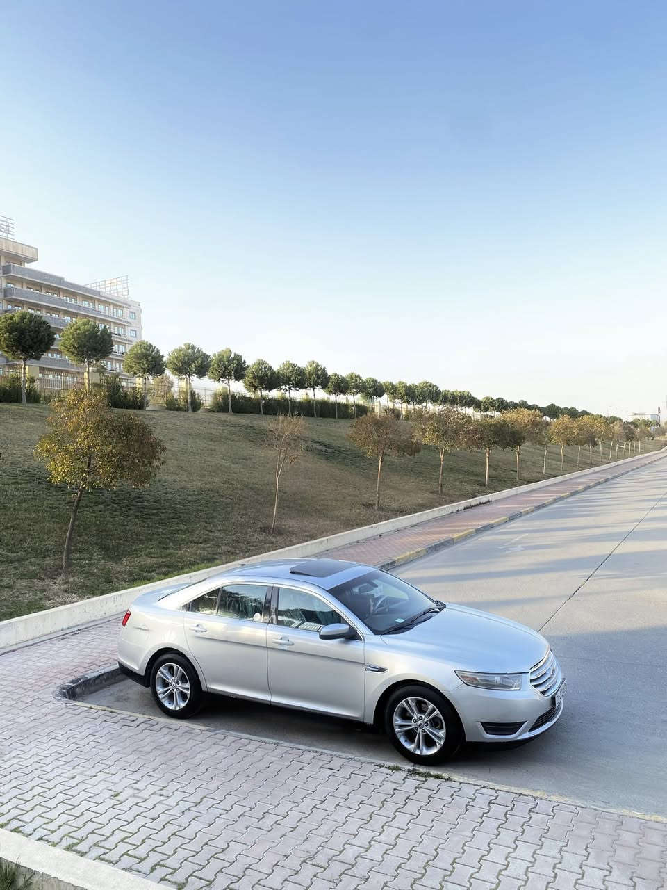 فورد توروس ٢٠١٣ SELنيفا خليجي ..
سه ياره كه ماليدوسته83هه  زار روشتوه 
كامال ئه شياي شه ريكه ي تيا ماوه -  بي بوياخه بي ده عمه
سه ياره كه به ناو خومانه وه يه كامل سيرفسي كراوه
سه نه وي تازه يه تا2030
رون و هايدروليكي گوراوه ….
مواسه فات(ناو ره ش .سلايد.سى شاشه.شاشه گه وره ..حاسه كودي درگا. كوشن كاره با. ئاوينه كاره با .ته بريد له مس. سيستمي چيك كردنه وه ي توماتيكي .زور مواسه فاتي تر.
به شه رتي ته حويل و غرامه
گيرو مه كينه و ته بريدو هه مو شتيكي به شه رت 
مه كينه ي نه كراوه ته وه ته نها واته ر په مپي گوراوه
122گه لا ومه جا ل له سليمانيه
***********
