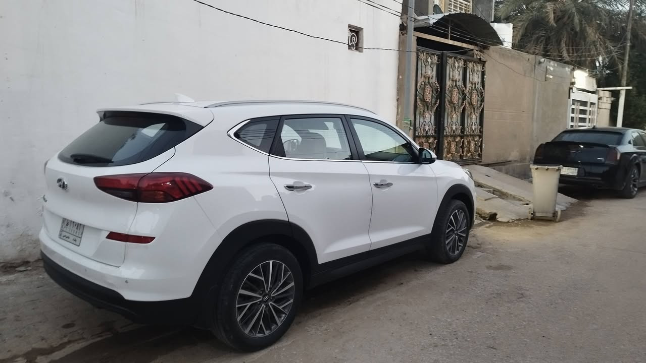 السلام عليكم موديل 20شركة الكاصد رقم بغداد بسمي مكفوله بيه ملاحظتين فقط طخة زغير بين  البابين من جهة العبري ومامصلحه وبارد خمس سنتيمات بالجنطة الباقي مكفوله ماشية 124 السعر 200 موبايل***********
