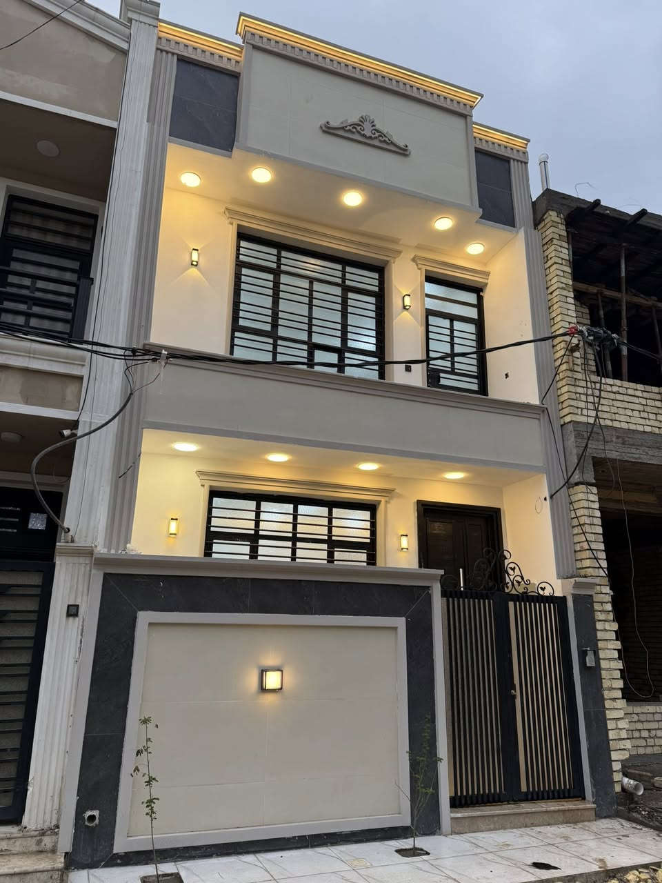 ًدار للبيع بناءً حديث
المساحه ٦٥ متر يحتوي على ثلاثه غرف نوم 
الموقع شارع سليم الفرع الثالث  بعده الحسينية 
السعر 105 مليون لاستفسار 
***********
وات ساب ***********
