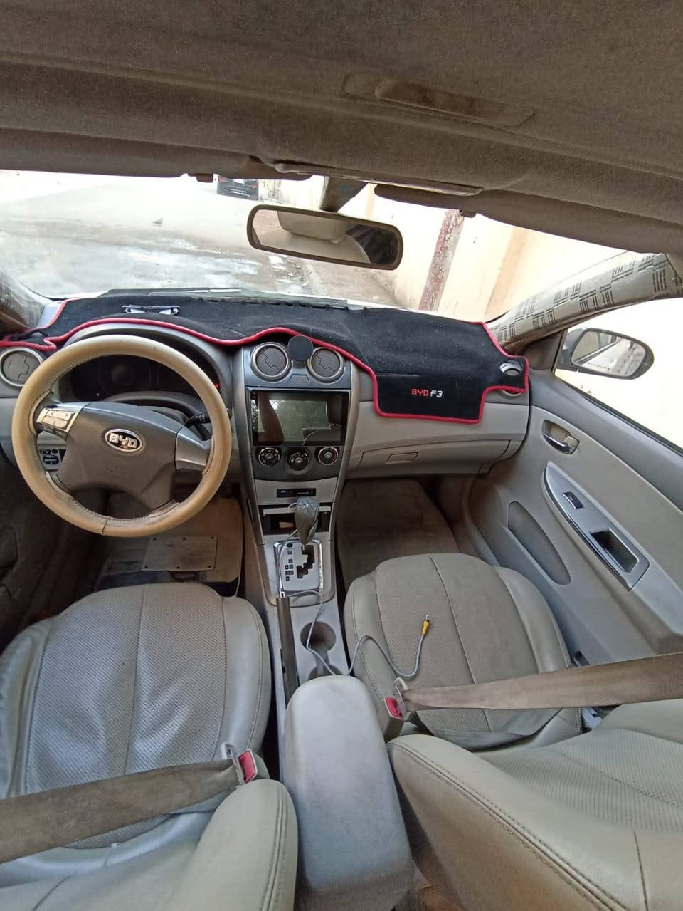 السلام عليكم
سيارة بي وايدي 2013
رقم شمالي 
المكان بغداد 
السعر 50 وبي مجال قليل 
الاستفسار على الرقم ***********
