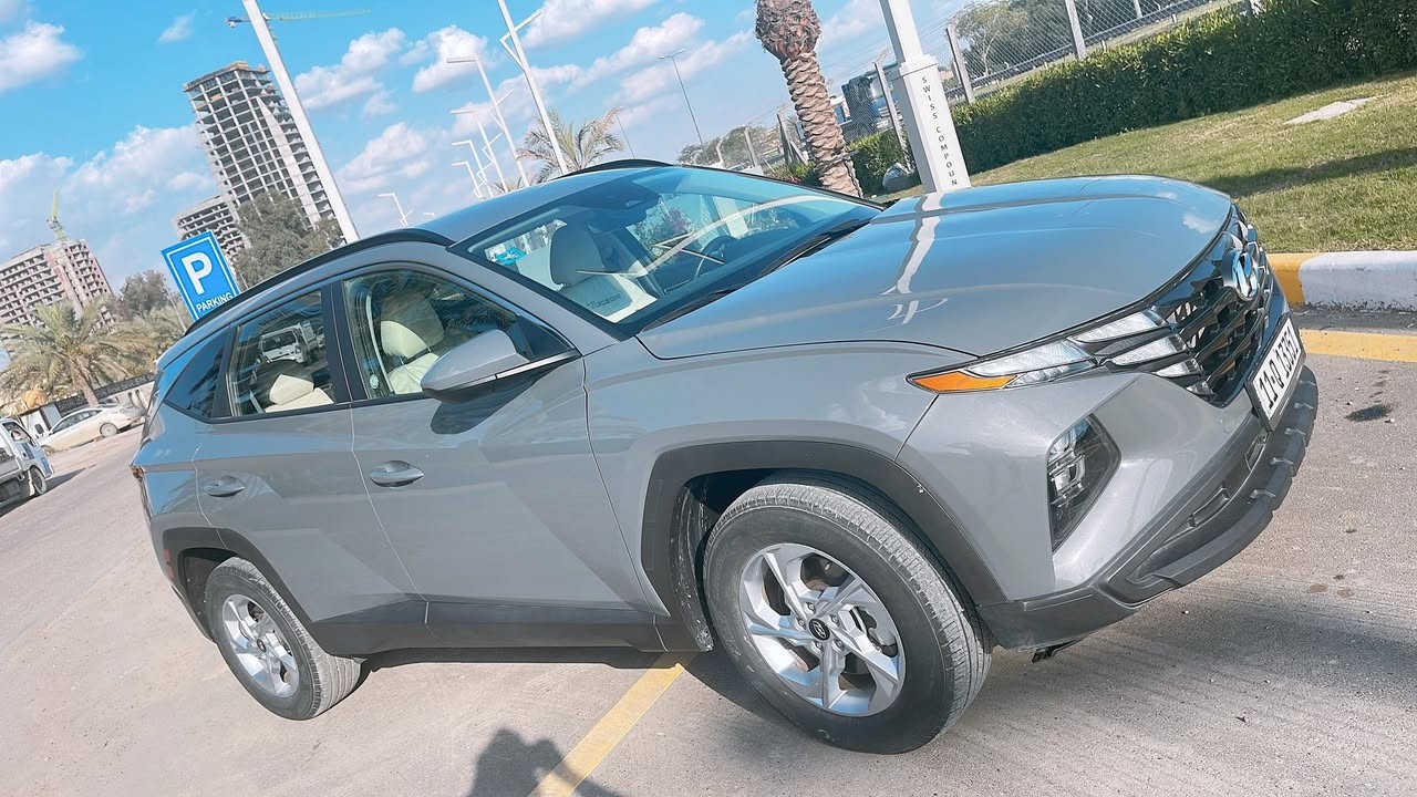 السلام عليكم 
للبيع فقط 
هونداي توسان موديل 24 رقم بغداد 

ماشيه 20 الف ميل  
بصمه 
تشغيل عن بعد 
رادار امامي خلفي جوانب 
شحن وايرلس موبايل 
اربع انظمة قياده 
وباقي المواصفات المعروفه 
***********
السعر 205
