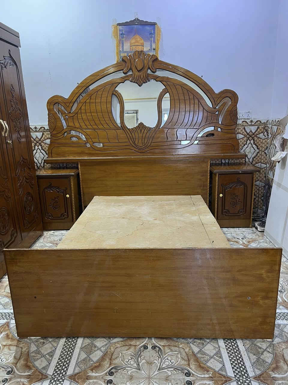 غرفه نجاره تسكام ام السته نضيفه كلش سعر 650 وبيه مجال عنوان سوك الشيوخ حي العسكري رقم ***********
