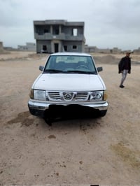 نيسان موديل 2003  الرقم دولي تحويل مباشر السعر 63وبيها مجال 0782480328...