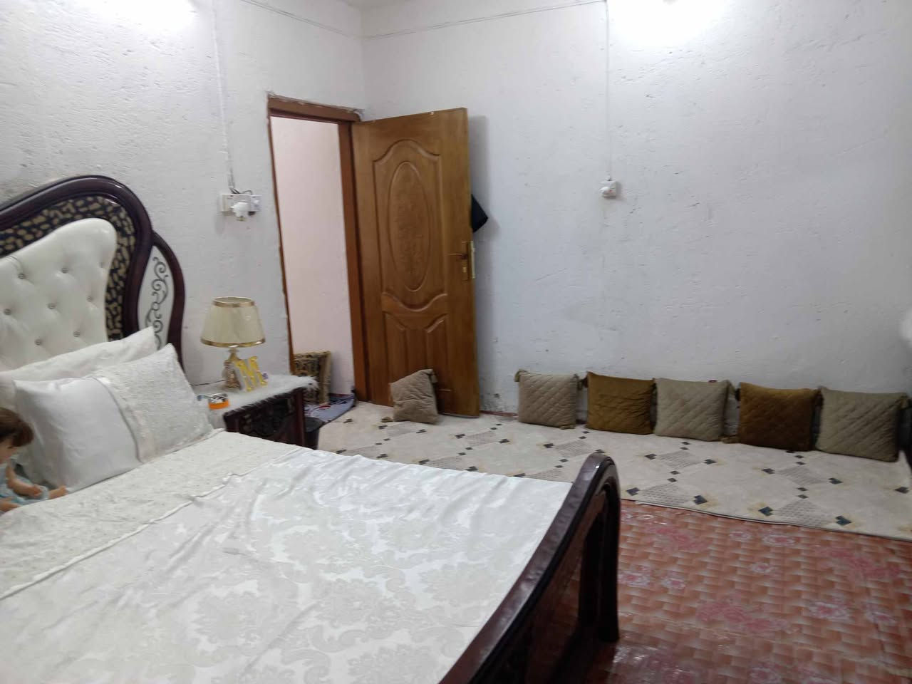 السلام عليكم اخوان بيت بالتجاوز لبيع نضيف ومرتب وتجي وتشوف بعينك ***********
