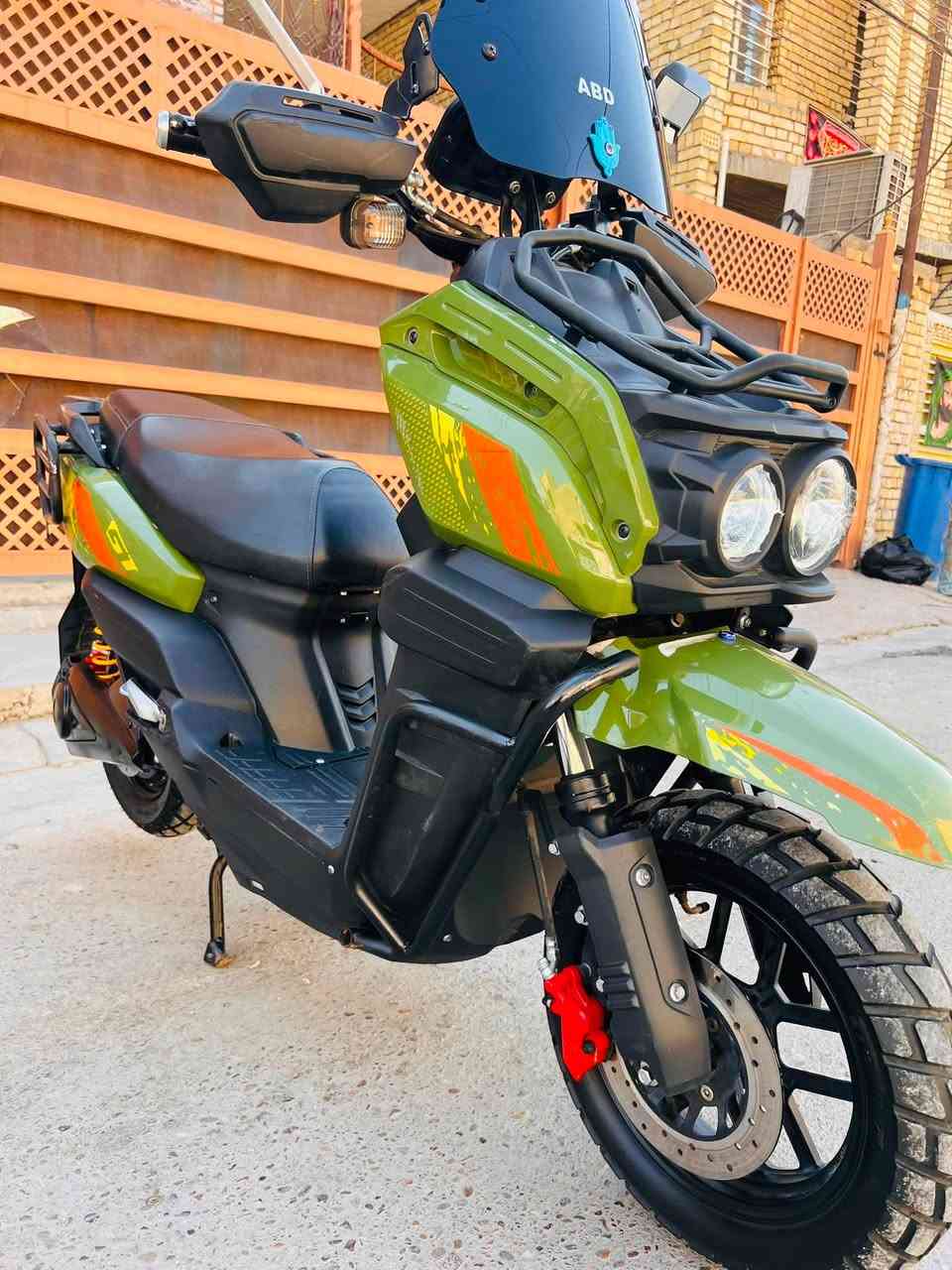سلام عليكم ورحمه الله وبركاتو 
دراجه شحن نوع اباتشي GT 2025
ملف 2500 عدد البطاريات 6كبار  
عدد النمر 1.2.3.Rمع الS نضام البك 
 اشاره دبل اشاره عالي ناصي 
دراجه ماشي شي قليل تاير جبلي دبل سويج السعر مليون و50 بيه مجال جدا بسيط مكاني بغداد الزعفرانيه ***********
