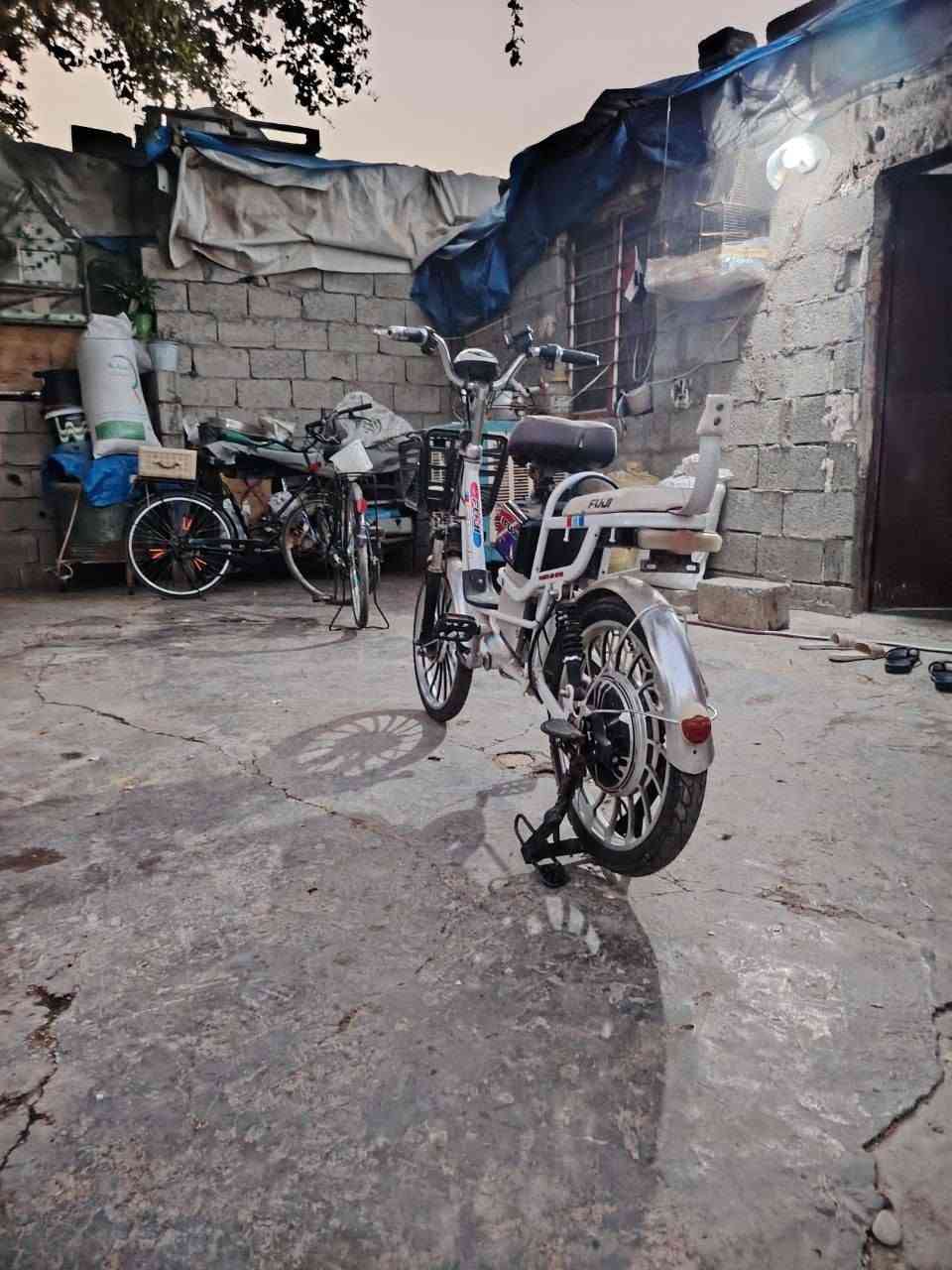 السلام عليكم
بايسكل شحن للبيع بدون بطاريات سعر 75 وبيه مجال 
مكاني كركوك حي النداء متوفر خاص للمراسلة
ورقمي للأتصال***********
