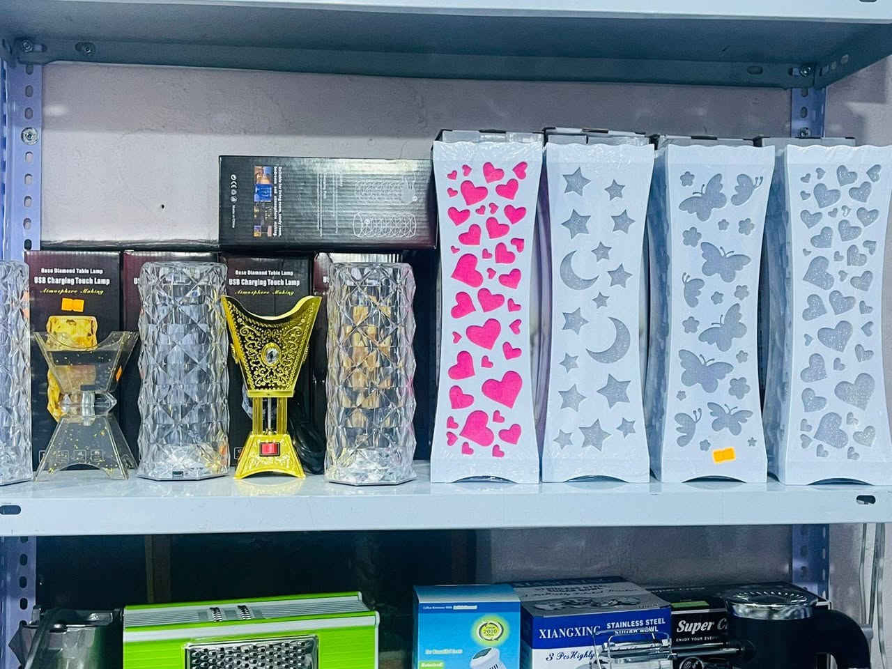 السلام عليكم عيوني عندي بيج ابيع اغراض اوربيه جديده وعندي هذني الغراض جديد غير مستعمل اوربي  السعر الاستفسار رقم الاتصال ***********
