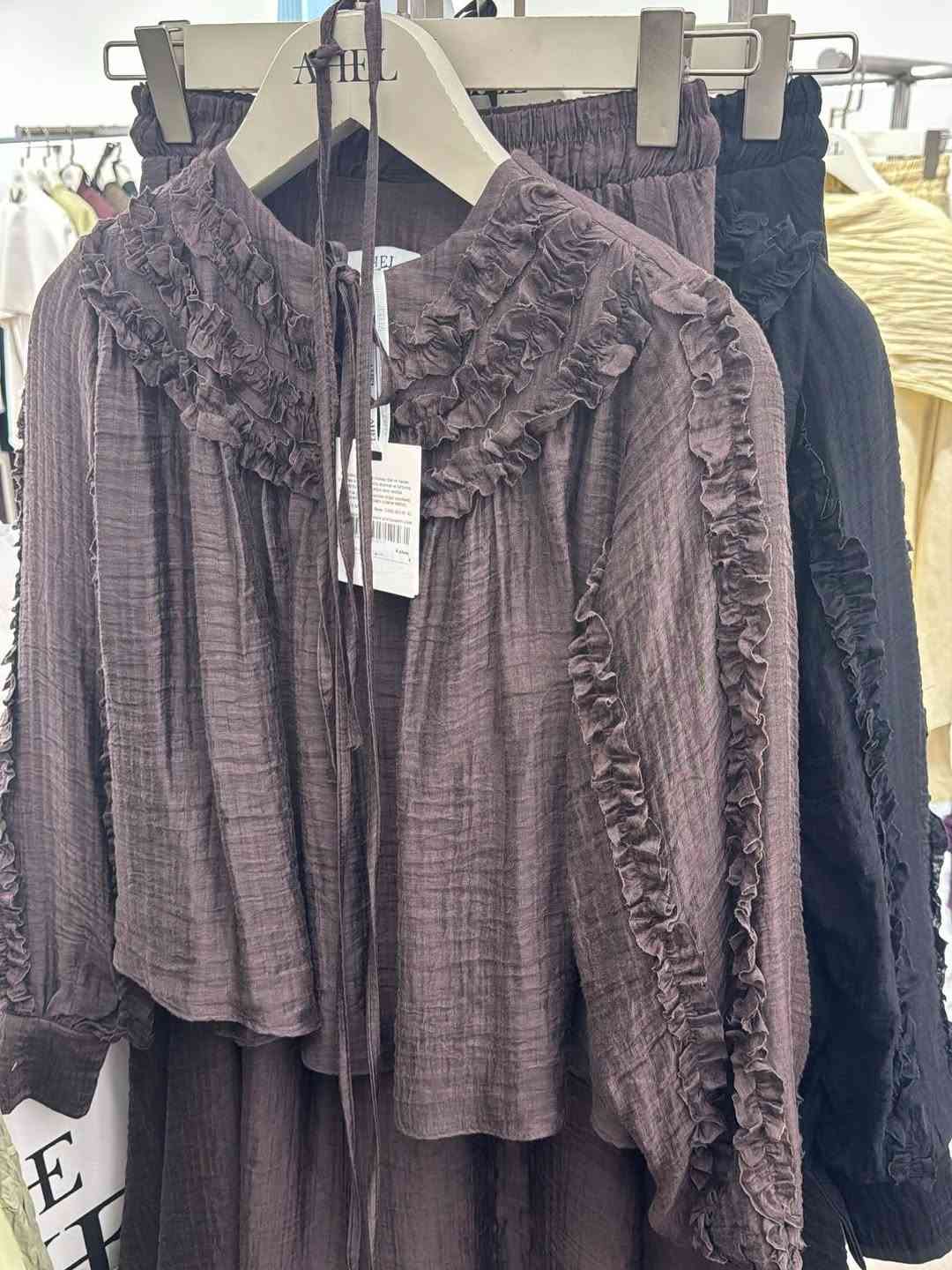 متوفر بلون جوزي اسود فقط


**إذا كنت صاحب هذا الإعلان وتريد حذفه لأي سبب، رجاءا أرسل رسالة إلى الدعم الفني**