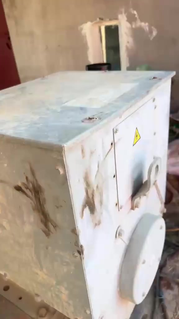 السلام عليكم 
مولد سكانيا 113 
المحرك شرط الحمل لا صرف ولا نفخ بمب سوبر كلو جديد
200 كيفي بلادي 
جاهز للعمل 
السعر ٦٥ وبي مجال 
***********
