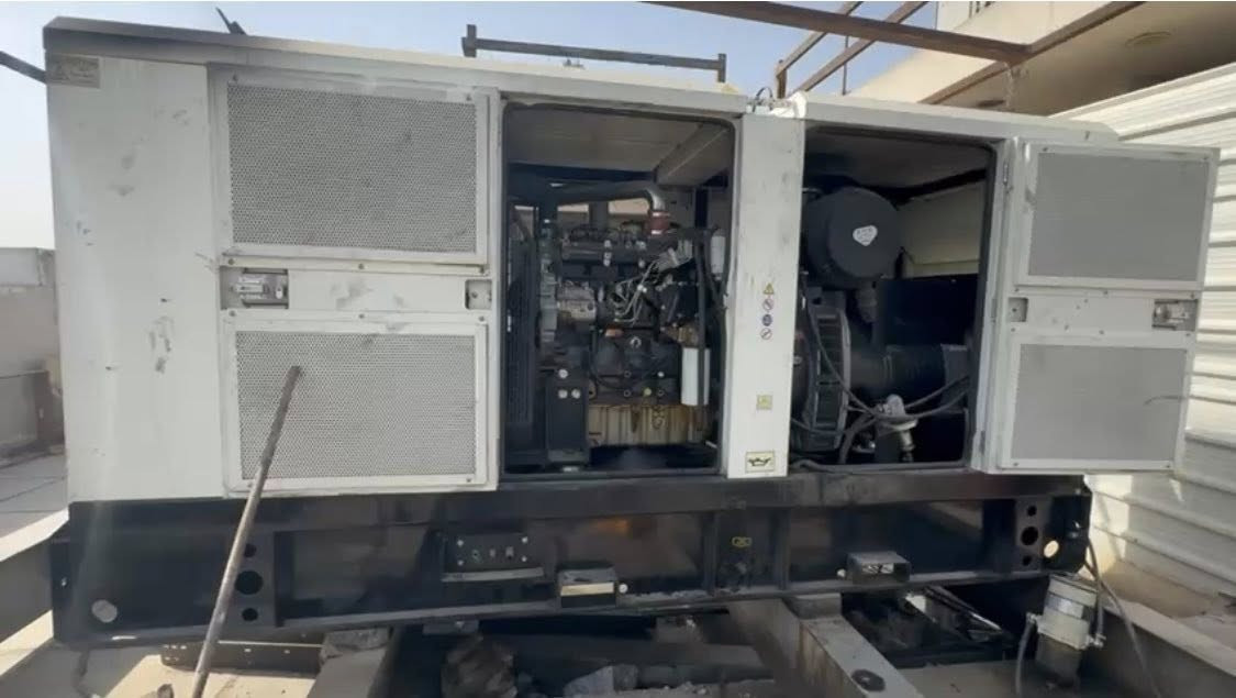 السلام عليكم
مولد للبيع 150 كيفي 
المكينة رافسة للتواصل 
***********
