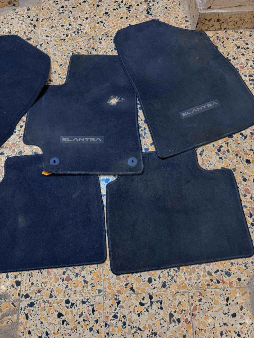 السلام عليكم للبيع ارضيات النترا مع فرشه صندوك يرهم مديل 21الى 25
السعر 50 الف 
***********
