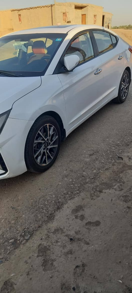 الترا 20 خليجي كامل مواصفات مكفولة كفاله عامه من التبديل  والصبغ  155 وبيها مجال حك لجيه  مكان لسياره ميسان لكحلاء  ***********
