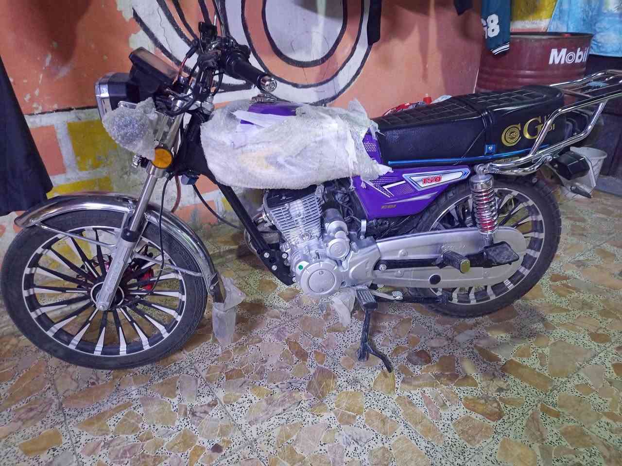 دراجه للبيع قضاء العزيزيه السعر مليون أو 100 موديل 25 بصمتين محرك 150 ورقه وحده بغداد
***********
