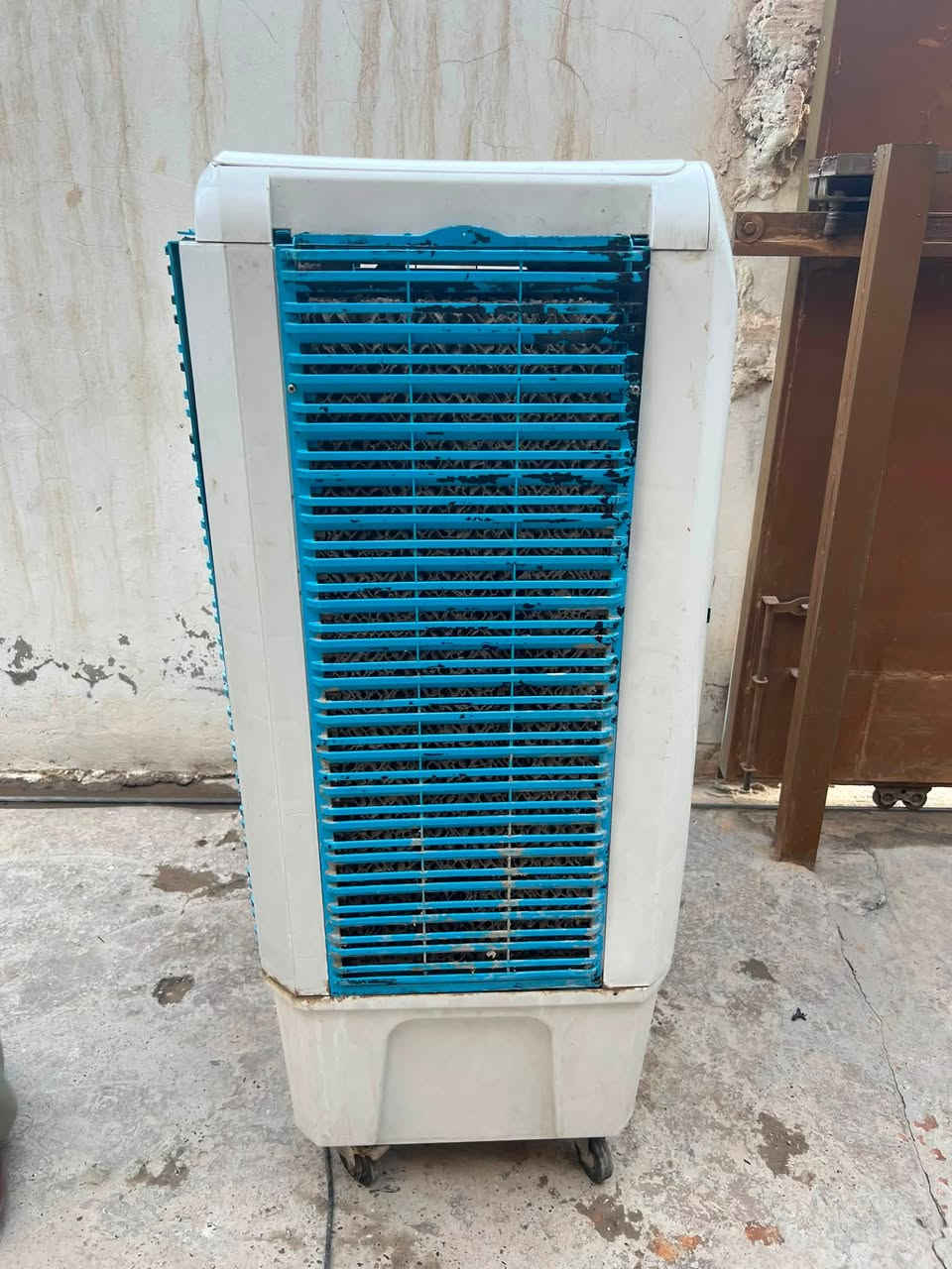 كنفيره حجم كبير 3سرعات شغاله عل فحص هواهة فول سعرهة 75وبيهة مجال بسيط 
مبرده شغاله ونضيفه اي اخياس مابيهة بيهة ماطور ما يصرف كهرباء سعرهة 55 للاستفسار اتصل على الرقم ***********
