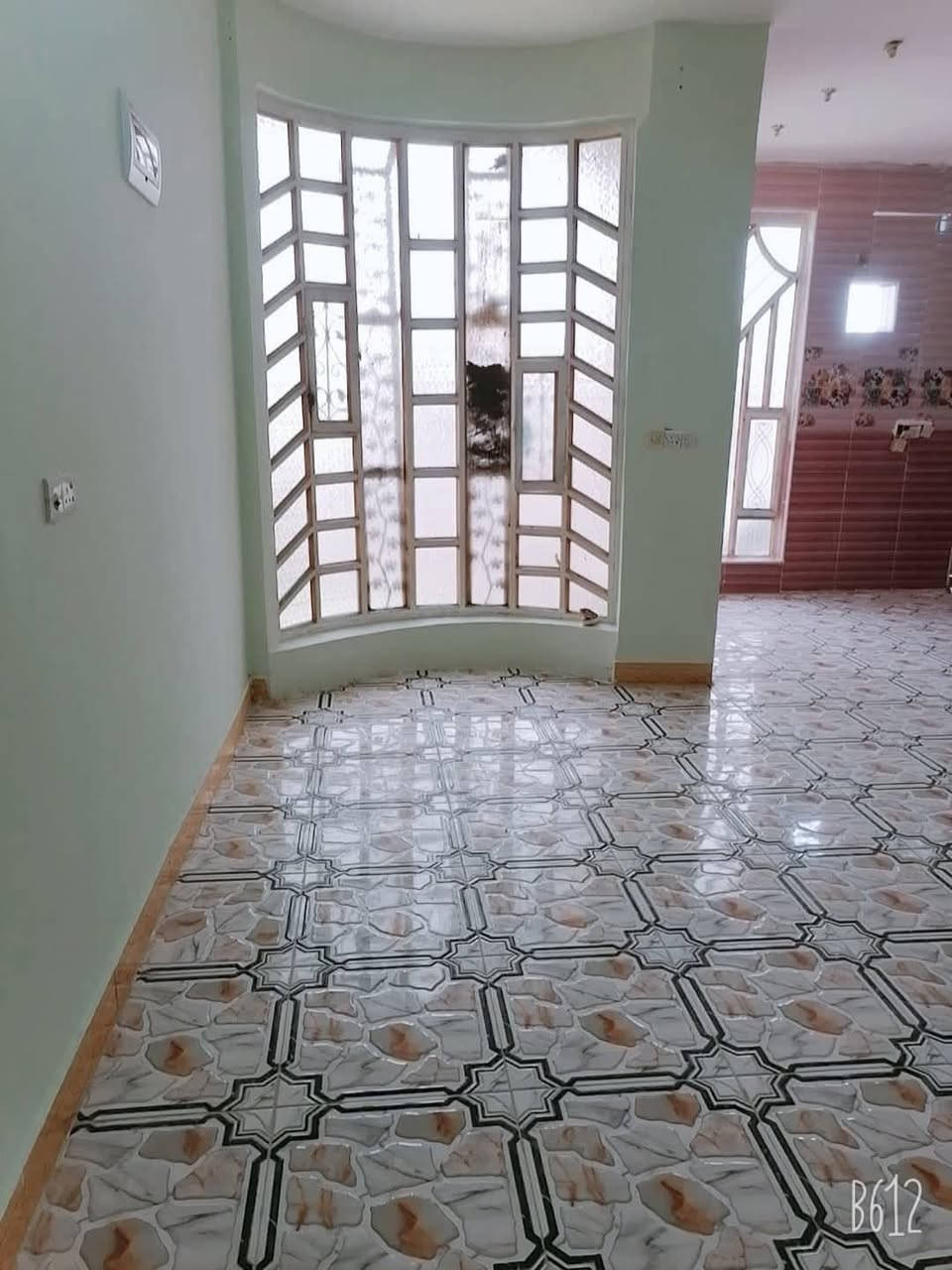 شقه للايجار غرفتين وصاله ومطبخ وصحيات ناصريه حي الشهداء شارع العالم هاتف ***********
