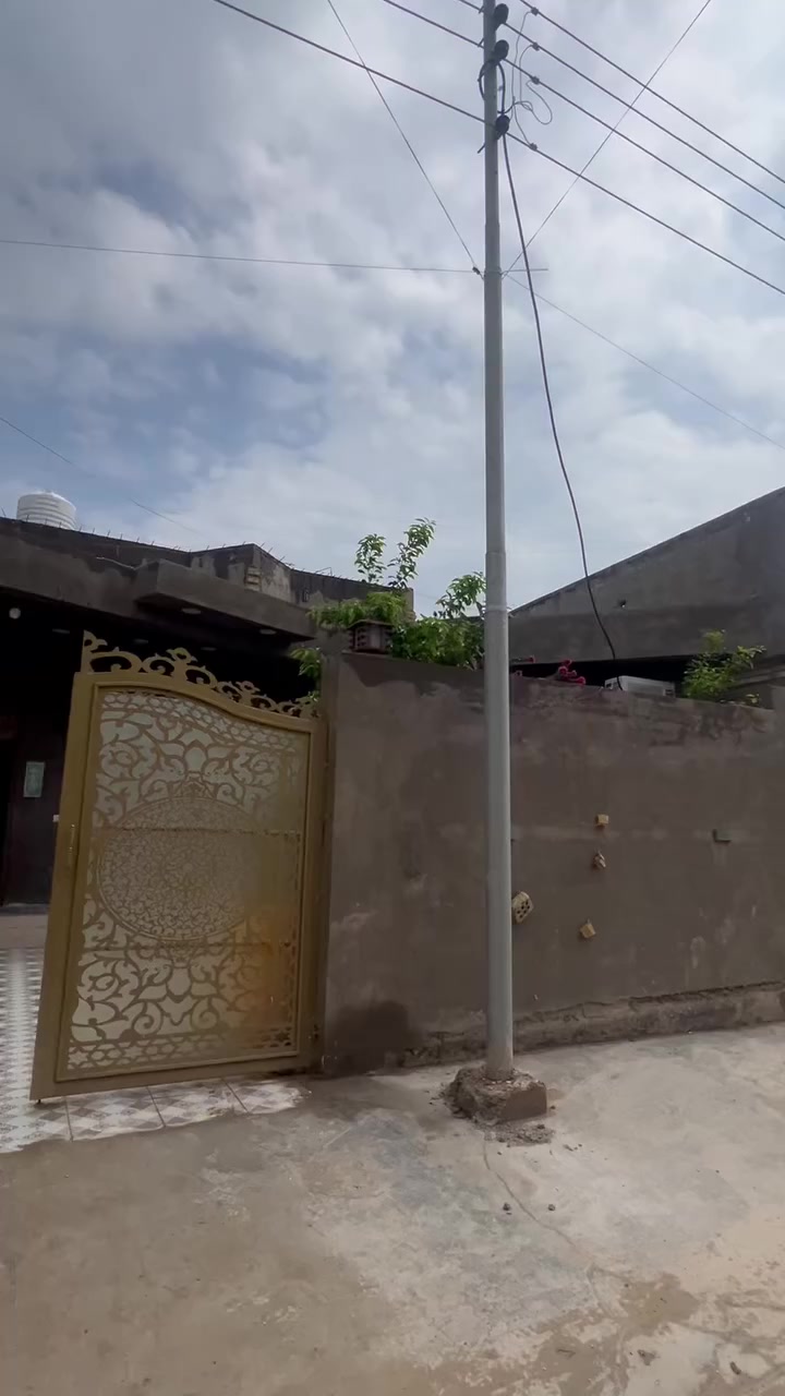 بيت معروض للبيع 
حي العسكريين مساحه 250 متر
تبايط+ ماء+ كهرباء 
قريب عله شارع
بيت كامل مكمل
سعره 170 مليون و بي مجال بسيط
طابو صرف تحويل ثاني يوم 
تفاصيل بيت داخل فيديو
***********
