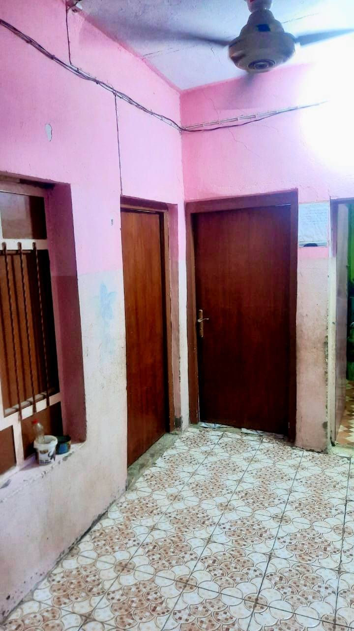 يا الله بيت للبيع77مترطابو صرف مشترك
طابقين 
غرفة نوم وصالة واستقبال  وصحيات وممر 7 متر
الطابق الثاني.. 
غرفة وبيتونة وسطح+سطح ثاني فوق الغرفة والبيتونة
ارتفاع البيت 8 ونص وعالي  عن الشارع
متوفر كافة الخدمات تبليط انارة مدارس محلات
العنوان👈ديوانية حي الصدر الرابع قرب مدرسة العراق 
السعر 72000000مليون  وبي مجال للشراي
للتواصل ***********  واتساب
