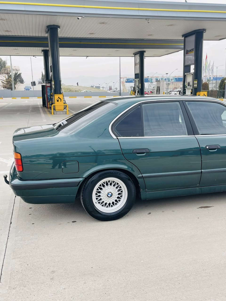 bmw٥٢٥ گێڕ عادی مۆدیل١٩٩٣ دوجام كارەبا تەبریت مەركەزی  بێ دەعم بێ لێدراوی گێڕ مەكینە تەبرید تەقە ڕەقە بەشەرت   چوارتایەوویلی تازەی لە ژێرایا نرخی ٧٠وەرەقە ژم ٠٧٧٣ ٤٣٣ ٤٠٠١
