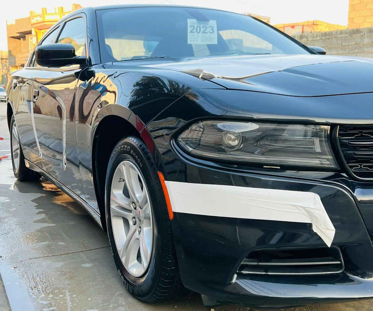 سلام عليكم جارجر 2023 لون اسود  سياره حادث موضح بصوره ما واصل لدواخل بس لبنيد مبدل فقط 
سياره بجيس معنه الكلمه
كامله مكملهه من كلشي
مكان /بغداد /رقم /***********
