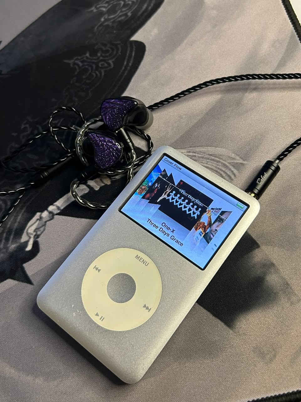 iPod classic 6.5 gen (120g)
ايبود كلاسك جيل 6.5 ذاكره 120
الجهاز نضافته 90% نفس ما موضح بلصوره وبطاريته بحاله ممتازه جداً تطول فتره طويله ومنصب عليه نضام rockbox + ثيمات هواي وتكدر تبدله للاصلي او تلغيه في حال ما تحتاجه
(بيه خط صغير نفس ما موضع بلصوره)
يجي وياه سماعات soyt مجاناً
بلوتوث للايبود airfly سعره 25
سعر الجهاز مع الairfly ب140
بدون airfly ب120 الف فقط
لجهاز انطيك بي ضمان فحص امام المندوب + استرجاع في حال تان بيه اي مشكله غير الخط الي موضح بلصورد
متوفر توصيل لكل محافظات العراق
!! للحجز والاستفسار واتساب *********** !!
