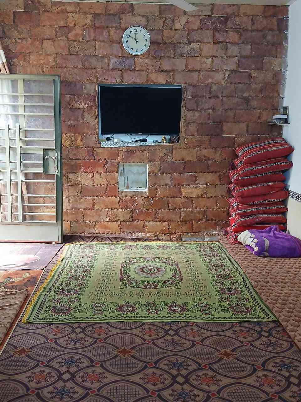 ألسلام عليكم بيت في حي التراث تجاوز للبيع متكون من 4غرف نوم 3محامات ومطبخ واستقبال وترك عدد 2 السعر خاص ***********
