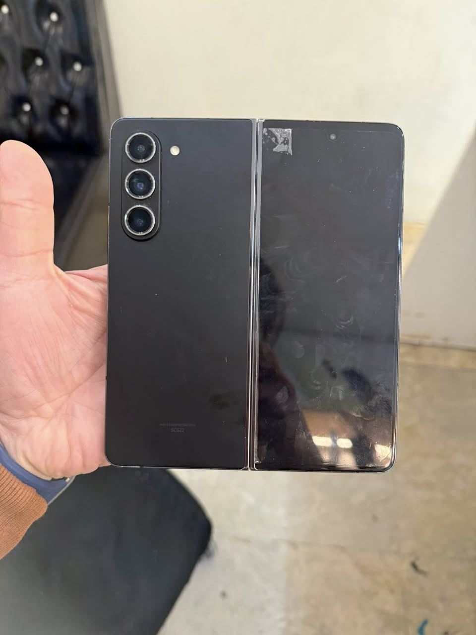 للبيع او مراوس كلكسي فولد 5 ذاكره 512 السعر 1200 نظافه فول اي خلل مابي مكان حريه ساحه عدن ***********
