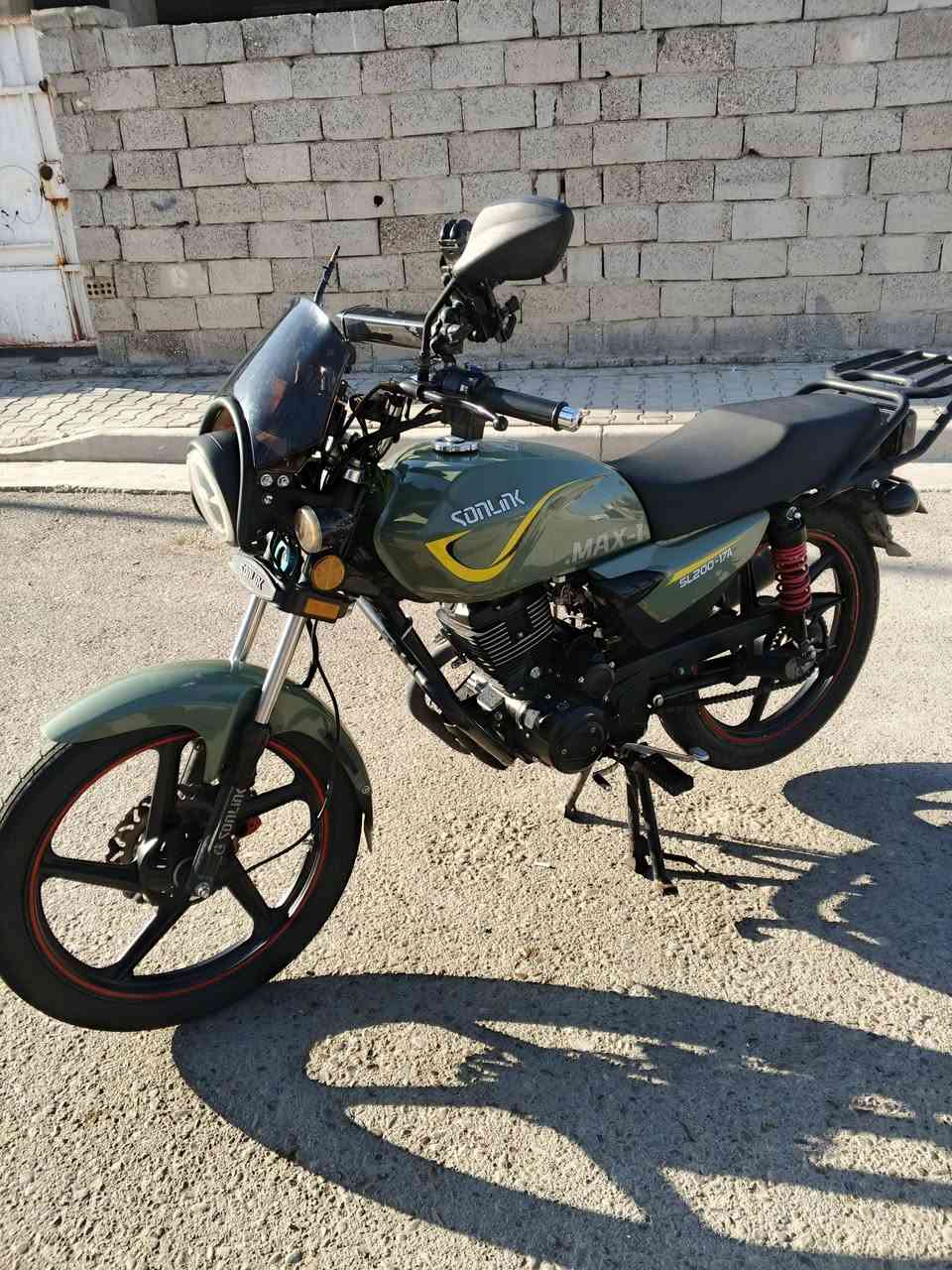 سلام عليكم شباب دراجه يرانيه سونك مديل جديد 25 محركه 200 سسي دراجه نضيفه كلشي شغال ماشيه 500 كيلو سعره 900 بيه مجال قليل اوراق سكنر  هاذه رقمي للتواصل *********** متواجد بس عل خط او اوتساب
