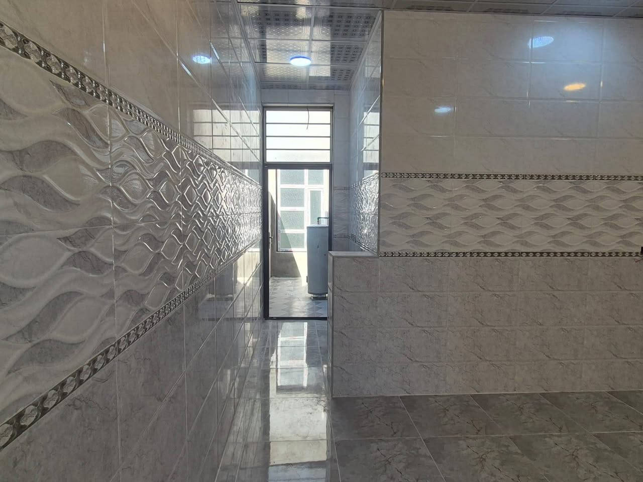 🏡 دار للبيع – الرمادي / ال7 كيلو  قرب جامع الصالحيين 

 علماً البيت صفر

🔹 يتكون الدار من طابق واحد 
•  غرفة نوم عدد 2
• استقبال
• صالة
• مطبخ حار وبارد 
• حمامات داخلية خارجية 
• كراج 

✅  بناء حجر
  سنة البناء 2025 / 2026 

✅  جنس العقار   طابو صرف  تنازل مباشر 

📏 المساحة الكلية: 200 متر 

💰 #السعر  110  مليون – قابل للتفاوض.
ــــــــــــــــــــــــــــــــــــــــــــــ

للمزيد من التفاصيل يمكنكم زيارة مكتبنا 

مكتب سنتر 40 للعقار 
   في  الرمادي  شارع 40  مقابل ماركت القيصر 

او الاتصال على الارقام التالية  

 ***********   فراس  
 ***********   أبو جود 
 ***********   أحمد 
 

نستقبل من حضراتكم كافة العروض العقارية 

رضاكم أهم أهدافنا
