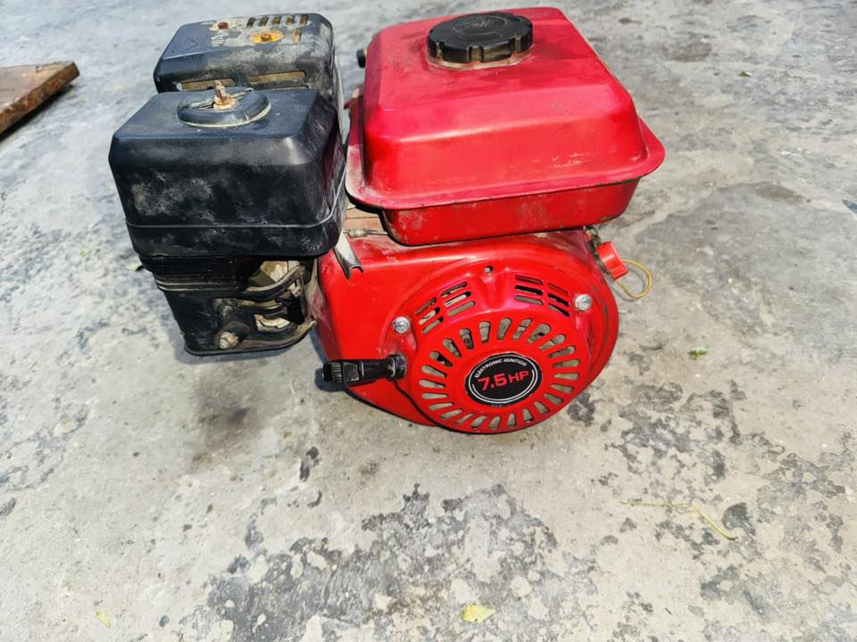 مضخة غسل 3 بستم محرك بانزين 7 ونص حصان شغال نكرة نظيفة جدا اخو جديد تخرج 3 صوندات 
مكاني بغداد 
السعر 150 الف 
***********
