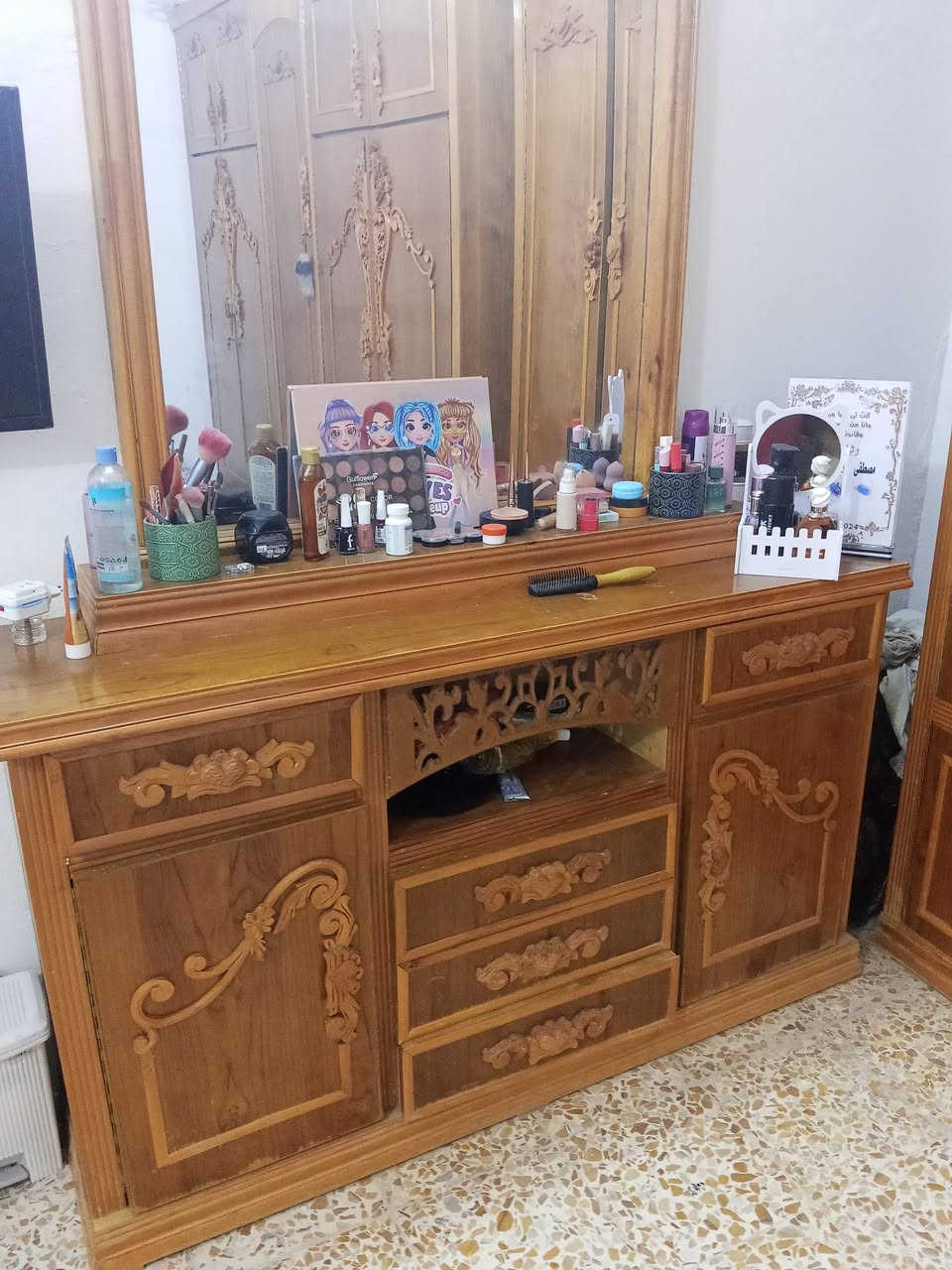السلام عليكم غرفه نضيفه للبيع السعر 750لاستفسار ع هذا الرقم ***********
