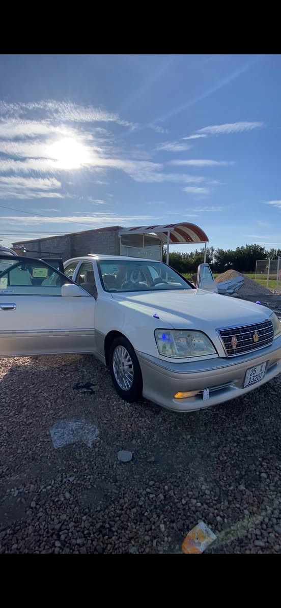 السلام عليكم للبيع ملكه موديل 2000 اصل لون أبيض خضراوي محزم اصل مكفوله من كصه ونقل جثه وأصوليات رقم إنكليزي كركوك مشروع وطني سنويه لل 2030  شرط التحويل ثاني يوم سياره نضيفه كلش موصفات فتحه اربع دكم أربع كشنات كهرباء شغالات ستيرن كهرباء مثبت سرعه برده خلفيه تشغيل عن بعد محرك ففتي الاقتصادي لاصرف ولا دونز كير توني شاده تخم تاير جديد صدر امامي خلفي خير من الله سياره مال جناي تراي وين مايعجبك شرط ترايك ١٨٠ مكاني بابل حله ناحيه النيل رقمي *********** والشراي خابرني وتدلل
