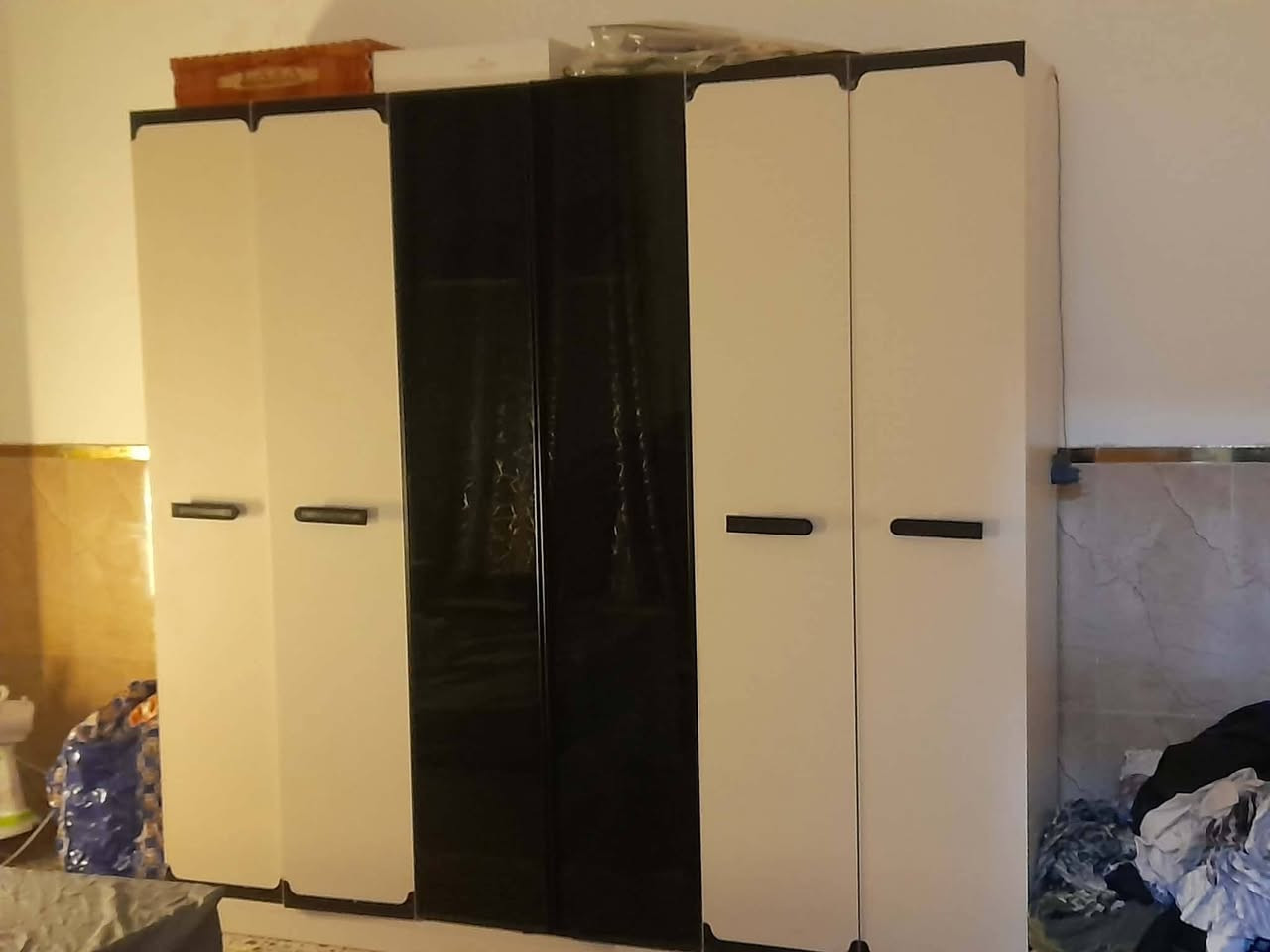 سلام عليكم مستعجل بيع الغرفه النوم  جديده صار ٣ أشهر  السعر مع دوشك 550الف من بغداد منطقة الشعب رقم اتصال عل واتساب ***********
