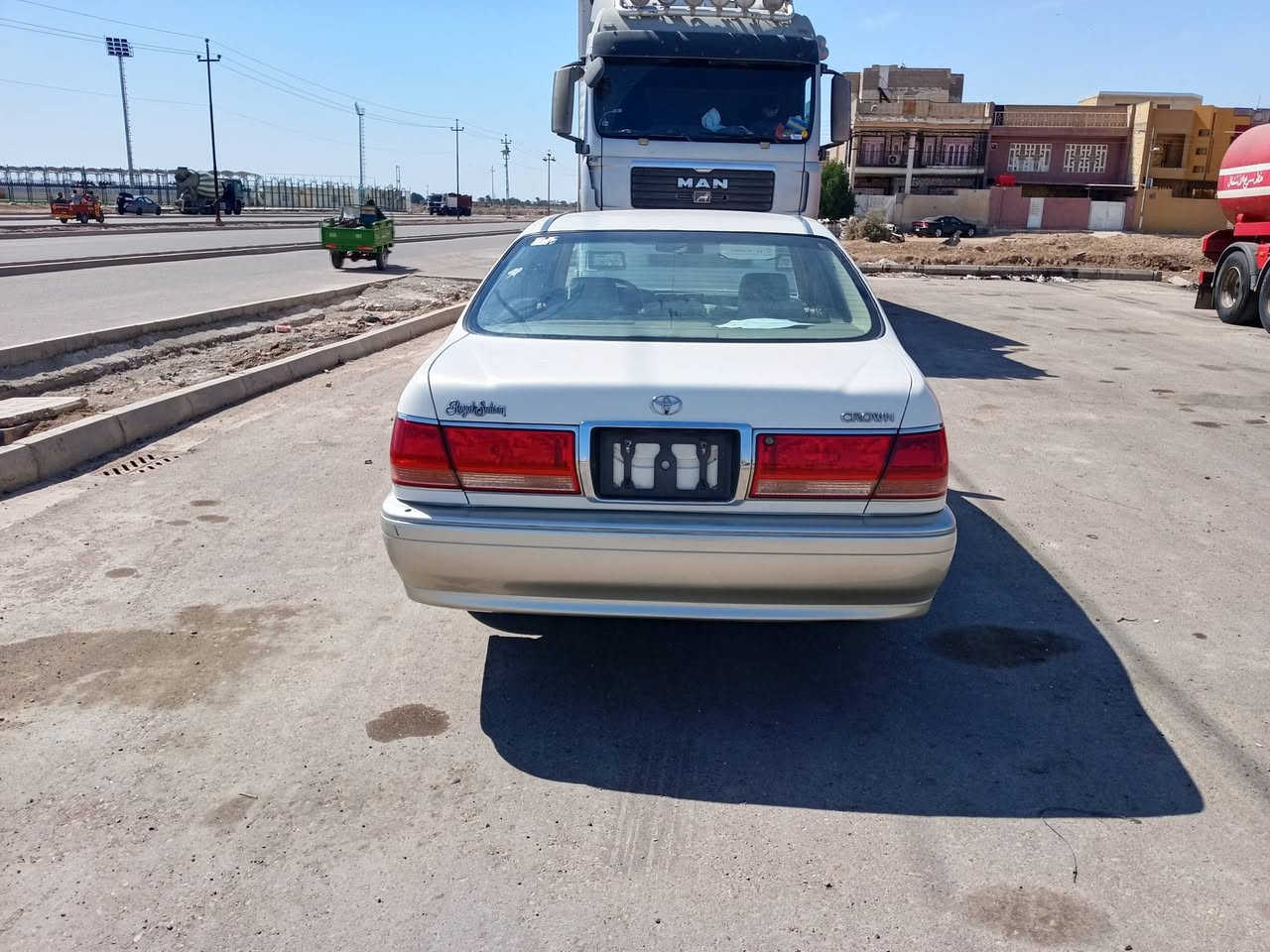 السلام عليكم
ملكه للبيع الون ابيض غير محدد 
موديل 2000
رقم نكليزي 
ملاحضه عليك فلوس الرقم 
مواصفات
تبريد
برده
4 دكم
ستيرن كهربائي 
السياره كدامك 
السعر 75 وبيهه مجال قليل 
للستفسار اتصل على الرقم 
***********
