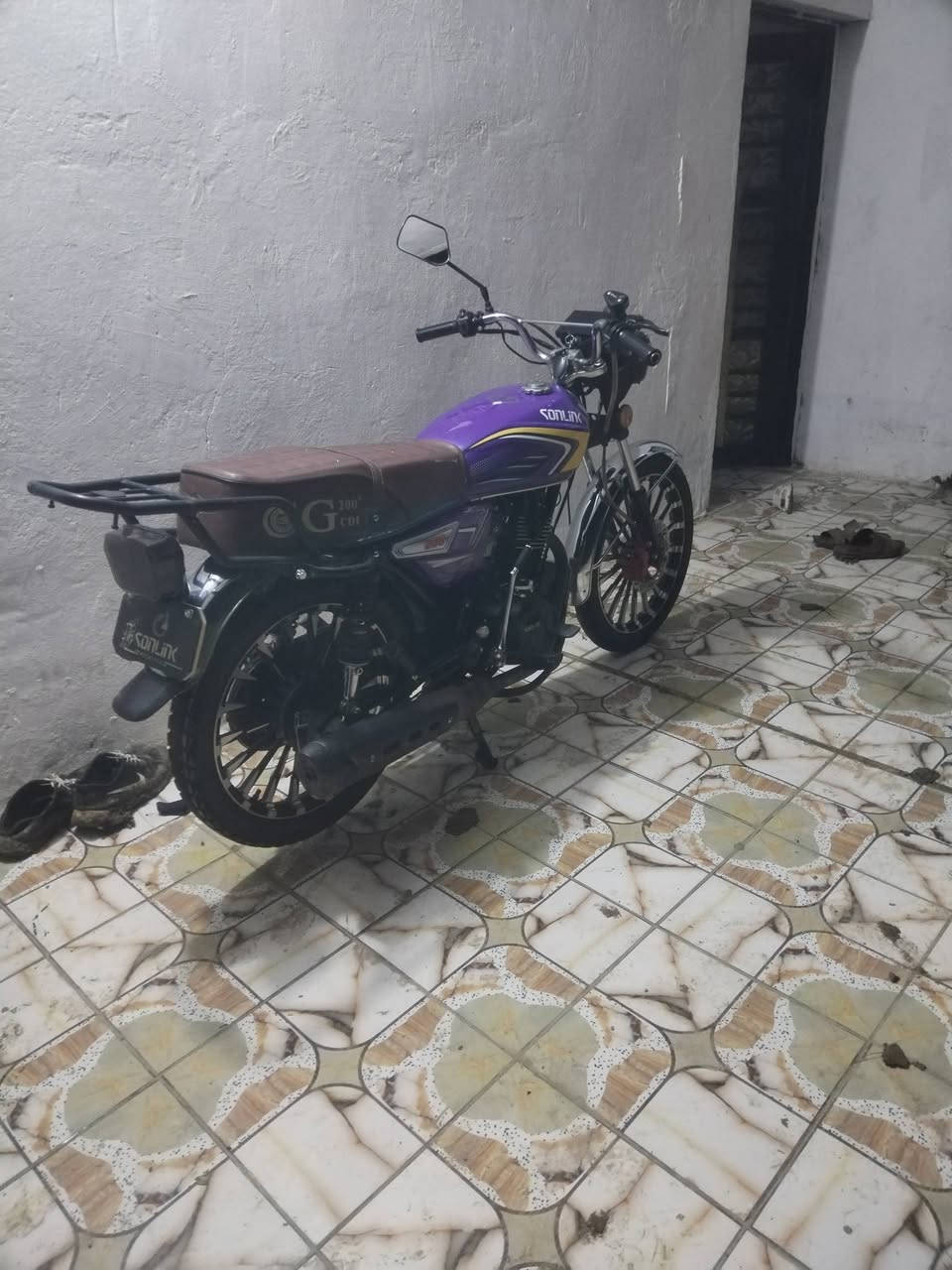 سيفان ٢٥ اوراق اصولي مو سكنر  مكفوله  نقصه اشاير سعر ٧٥٠ وبي مجال بصيط او مروس بتايكر ٢٥ مكان جبله *********** ا
