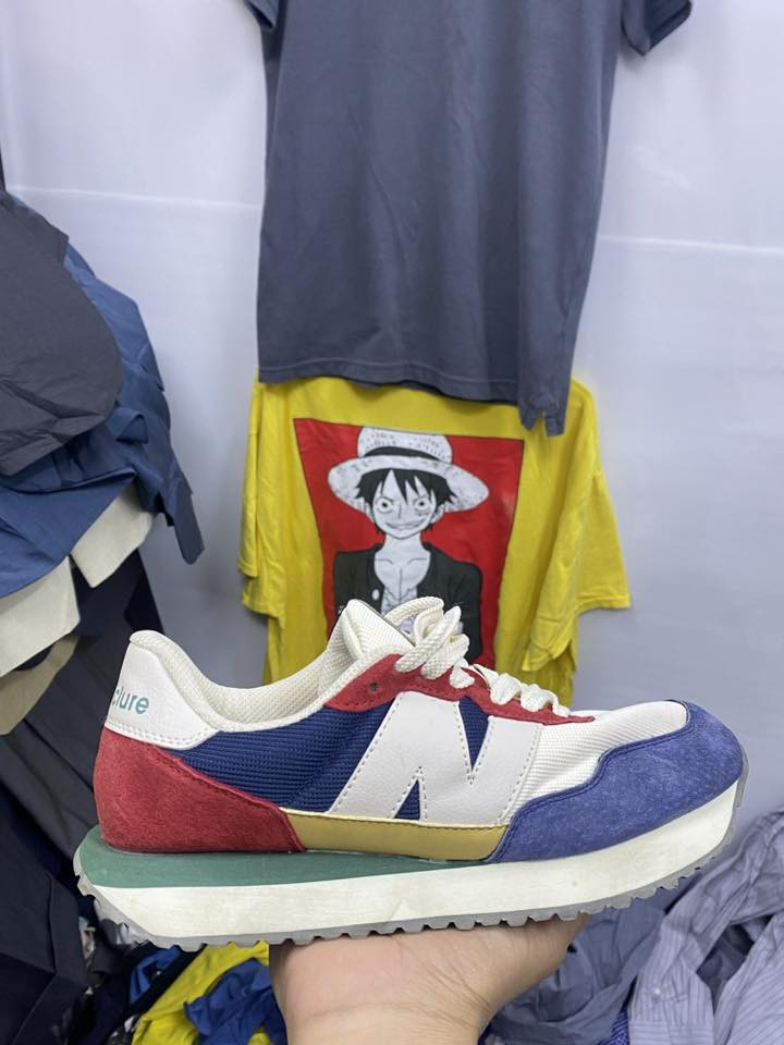 حذاء باله اوربي جديد
قطعتين ب15000بس 
الزعفرانيه اربع شوارع خلف ازياء عبود
للحجز ***********
