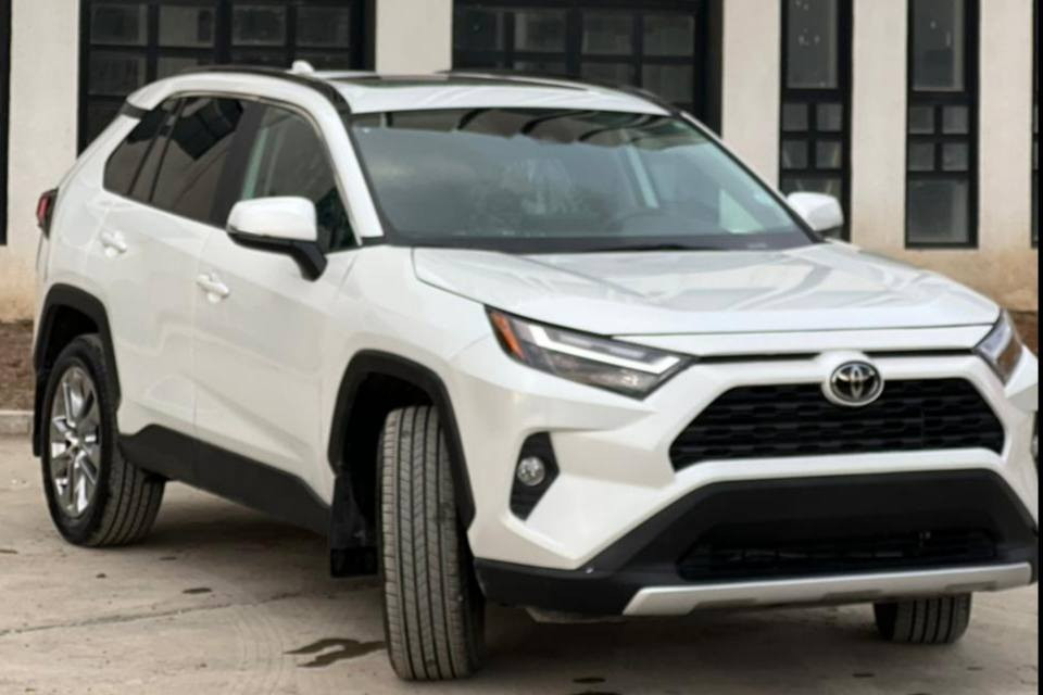 تۆیۆتا ڕاڤ4 2024 مواسەفاتXLE Premium AWD
سەیارەکە فول فول مواسەفاتە  
بەکلین داخڵ بوە هیچی پێوەنیە  
تەنها یەک بست ساردی هەیە بەشەرت 
ڕەقەمە جایزە  (15000km)هەزار ڕۆشتوە 
 ڕەنگی سپی سەدەفی مواسەفاتەکانی 
(دەبڵەکسلAWD-سڵاید- کامێرای دواوە-
8 پەڕەشوت-لایتی پێشەوە زینۆن و حەدەسە - 
لایتی دواوە  لید-لایتی تەم-بلاجیکتۆر LED-
دیاری کردنی خێرای-کار پلەی-بەسمە-
  ڕاگری نشێوی-بەردی گزۆز -برێک کارەبای-  
ڕادار- ئاوێنە ڕادار-کوشن سارد و گەرم - کوشن جڵد - 
کوشن خەزن،میمۆری-کوشن کارەبای -
  شاشە گەورە - گێچ ئەلیکترۆنی - سوکان هیتەر 
- فڵچەی جامەکان هیتەر- سندوق شەفت ، 
- سندوق کارەبای - دوو بەسمە - 
- ویل کرۆم- حەجمی تایە19-تبریت مەرکەزی-
- تبرید دووزۆن- -مواسەفات کەنەدی..

سـعـر : لە کۆمێنت داوابکە ڕاستەوخۆ بۆت دێت 📥 

گێر و مەکیەنەی بەشەرت 
هیچ کێشەیەکی تێدا نییە 

ژمارەی خاوەنەکەی 
***********
