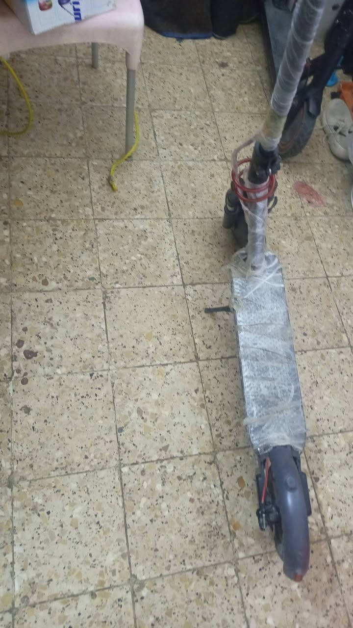 سكوتر شاومي للبيع السكوتر نضيف جدا ومابي اي عطل ابو الدبلات العالي يصير اسرع هم سرعته 35 حقيقي بعده بل جيس البطاريه جديده مشحون مرتين نضيف استعمال جدا قليل للاستفسار واتساب خاص ***********
