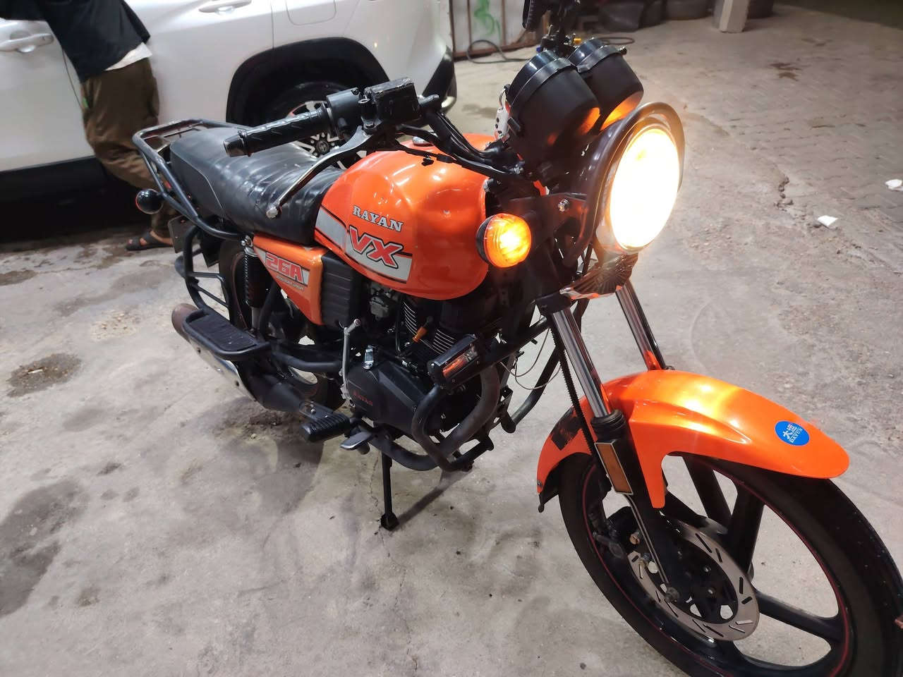 🔥 للبيع دراجة دايوان  موديل 2023 محرك 200cc 🔥
دراجة جاهزة، تصوير حديث، استعمال شخصي

✅ الموديل: 2023 
✅ النوع:دايوان نفخ محرك 200 أصلي، عزم قوي
✅ مبدل بوربرين كلجات فقط المكينه مكفوله كلهه شغاله
✅ اللون: برتقالي / برتقالي محروق 
✅ الرقم: كربلاء 19 A40901 
✅ السنوية: جديدة لحد 09.05.2030 وباسمي - نقل مباشر

ملاحظة: بيها خسفات خفيفة بالتانكي مو مأثرة، واضحة بالصور

السعر: مليون و950 ألف دينار، وبيها مجال بسيط للشراي 💰
المكان: كربلاء  ***********
***********
 موجودة بأي وقت، الدراجة ما تحتاج دينار صرّف
