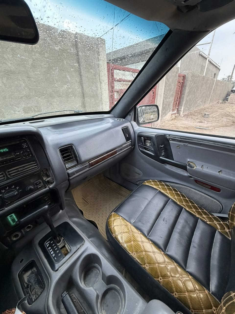 السلام عليكم جيب شيروكي موديل 1998
للبيع رقم بغداد بسمي كير مكينه بطه ثنين ونص مجول 
تخم تاير جديد حداديه هم فدوه اروحلك لا تكلي شبيها مابيها هيه موديل قديم تجي تفحص وتقتنع بعينك احسن بس السياره حلوه ونضيفه السعر 38 وبيها مجال حك الجيه ***********
مكان السياره حله الحمزه الغربي
