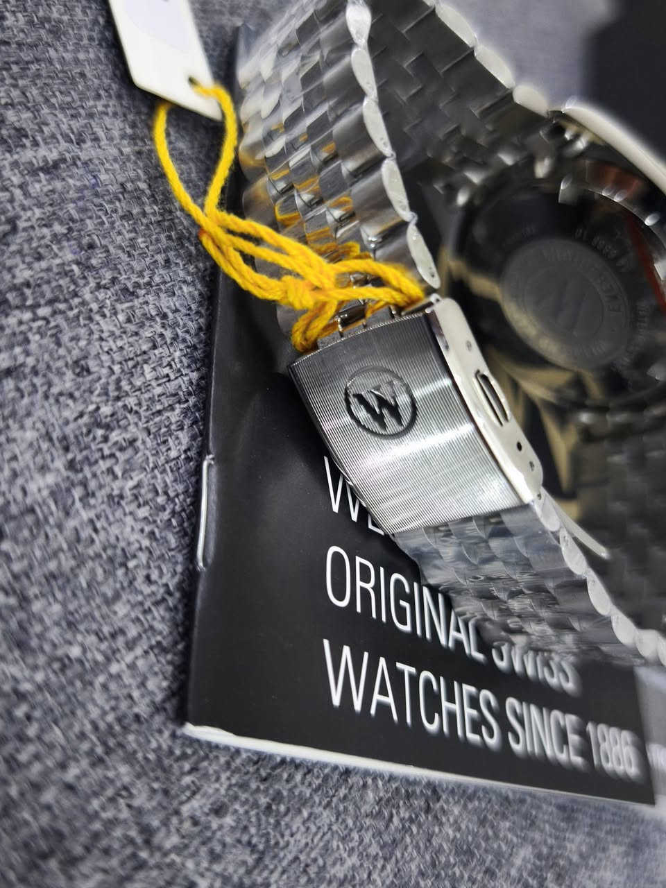 بسم الله الرحمن الرحيم 
West end swiss made 
ساعة ويست إند اوتوماتيك سويسري أصلي وكالة اصلي
ارقام عربي 
منفذ التاريخ باللغة العربية 
منفذ لعرض أيام الأسبوع باللغة العربية 
لون ليموني 
سير جوبلي 
قطر 41
#السعر 620 دولار 
***********
يوجد خدمه التوصيل
