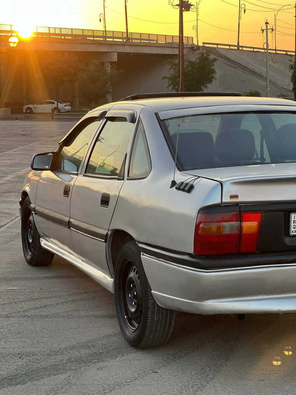 ئۆپڵ ڤیکترا مودێل 1992 مەکینەی 18 سلایت.بلاجکتور.ABS.عام بۆ جوانی گێرو مەکینە بەشەرت کۆبۆنی بەنزینی هەیە شەرت تەحویل شوێن کەرکوک ژمارەی تەلەفۆن***********/***********
