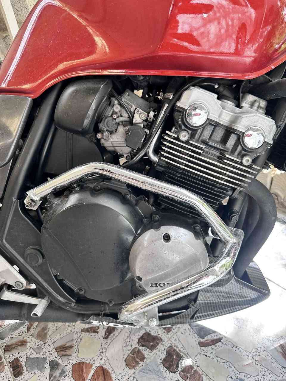 CB400
 موديل 2006  

جيل ثالث دراجه فول فول  

***********
