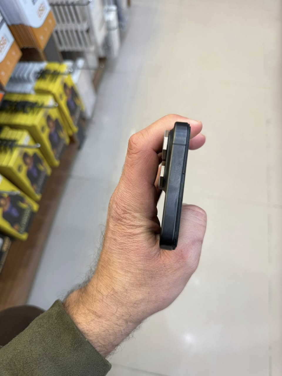 15 بروماكس ذكره 256 بطاريه 89 مبدل شاشه وصط***********سعر 750 وبي مجال
