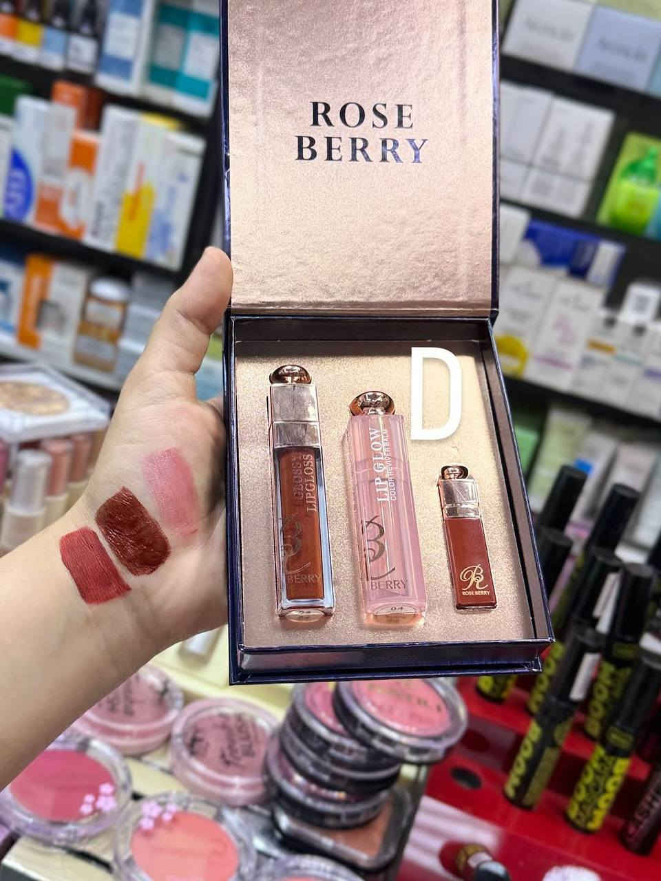 💫 طقم روز بيري - 3 قطع لجمال وترطيب شفايفك 💋
💄 لب جلوس يخطّف الأنظار
💋 ليب بالم بلمعة صحيه
💄 روج صغير يكمل إطلالتك
🌿 مكونات طبيعية ترطيب 💦 ولمعان طول اليوم لمسة أنوثة طول اليوم 🤤


**إذا كنت صاحب هذا الإعلان وتريد حذفه لأي سبب، رجاءا أرسل رسالة إلى الدعم الفني**