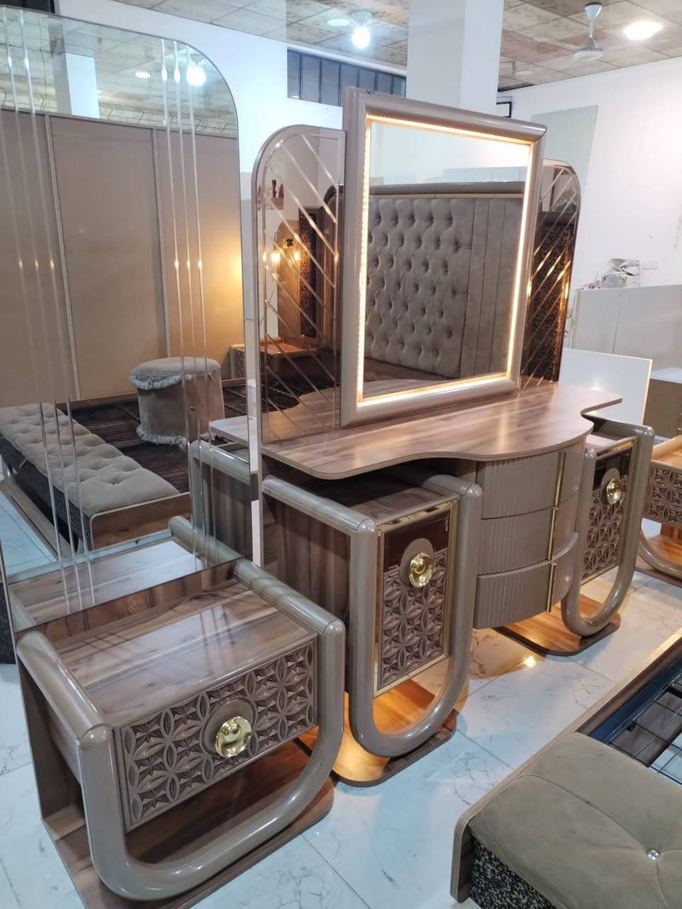 غرفه نوم اخو الجديد ضخم كلش نظيف ٨ قطعه سعر مليون ٣٠٠ بيها مجال شراي تعال خاص


**إذا كنت صاحب هذا الإعلان وتريد حذفه لأي سبب، رجاءا أرسل رسالة إلى الدعم الفني**