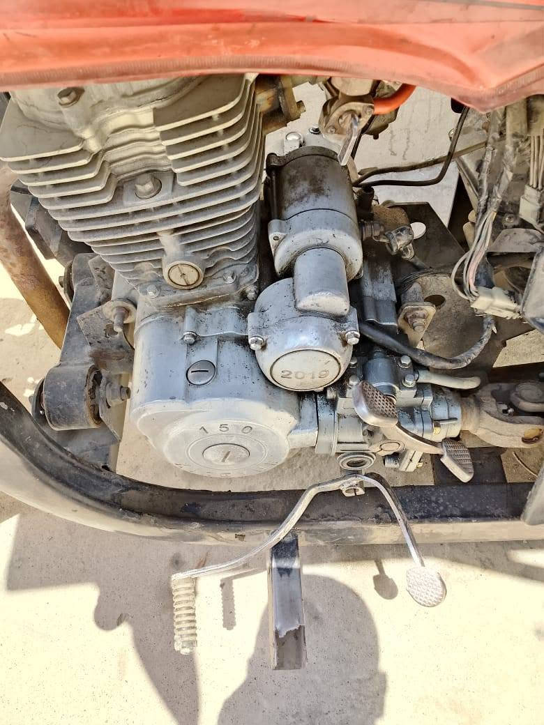 للبيع موديل 2019، نظيفة جداً وكدام العين، بس تعوزها وايرمنة. السعر 850 ألف وبيها مجال قليل للاستفسار ***********
