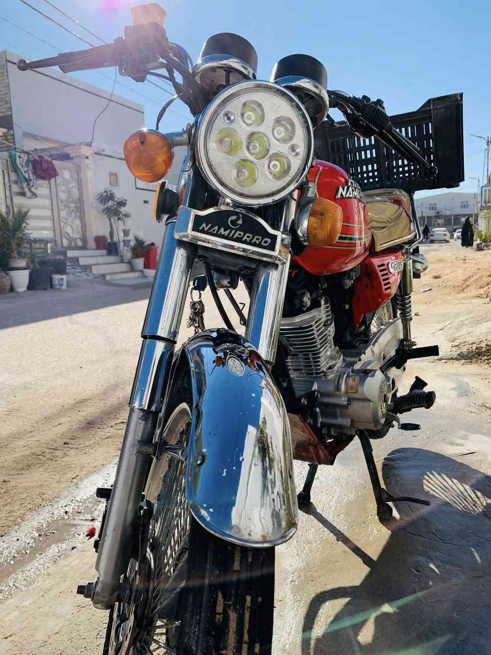 سلام عليكم الدراجه للبيع                                               النوع نامه بروه قبق اسود 
موديل ٢٢ طلعت ٢٣ 
دسك امامي 
المحرك ما مفتوح 
رقم وسنويه   بس لوحات لسه شديت لان مافارغ 
الدراجه واكفه الله وكيل استخدام للبيت  
عوزه ترييب اشاير فقط والباقي كله شرط  
السعر مليون و ١٠٠ وبيه مجال للشراي 
للاتصال ***********
