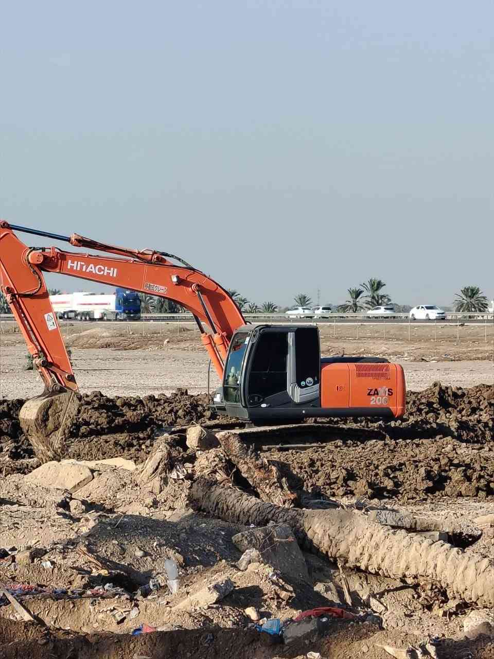 سلام عليكم للبيع حفاره Z3موديل 2013مكفوله كفاله عامه برغي مامفتوح بيه على وضع شركه الستفسار ولتصال علي رقم ***********. ***********
