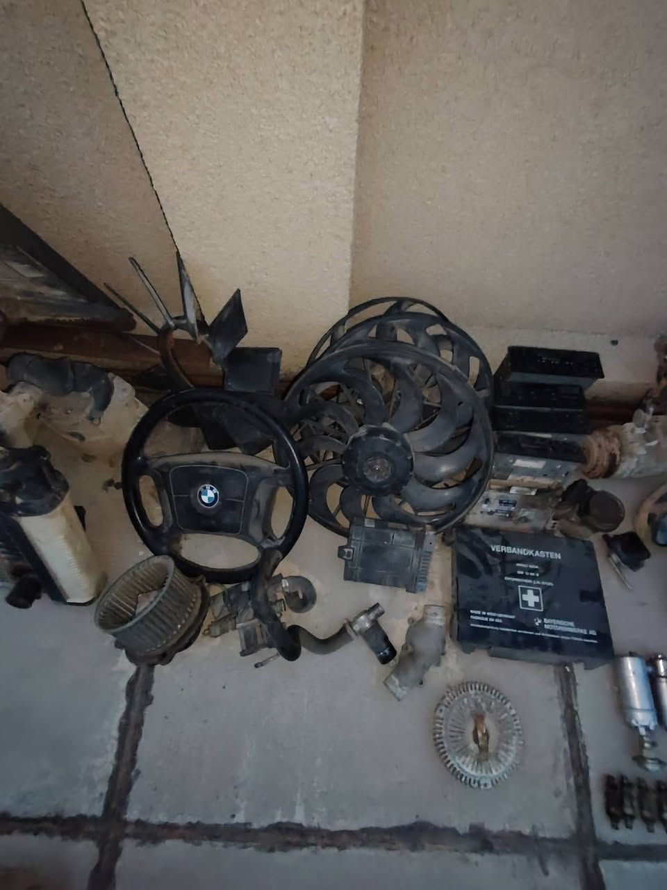 السلام عليكم غراض بيم للبيع كلها للستفسار ***********
